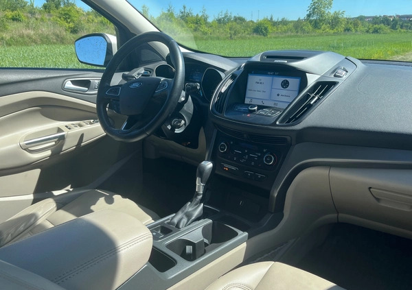 Ford Escape cena 52800 przebieg: 126000, rok produkcji 2017 z Knurów małe 781